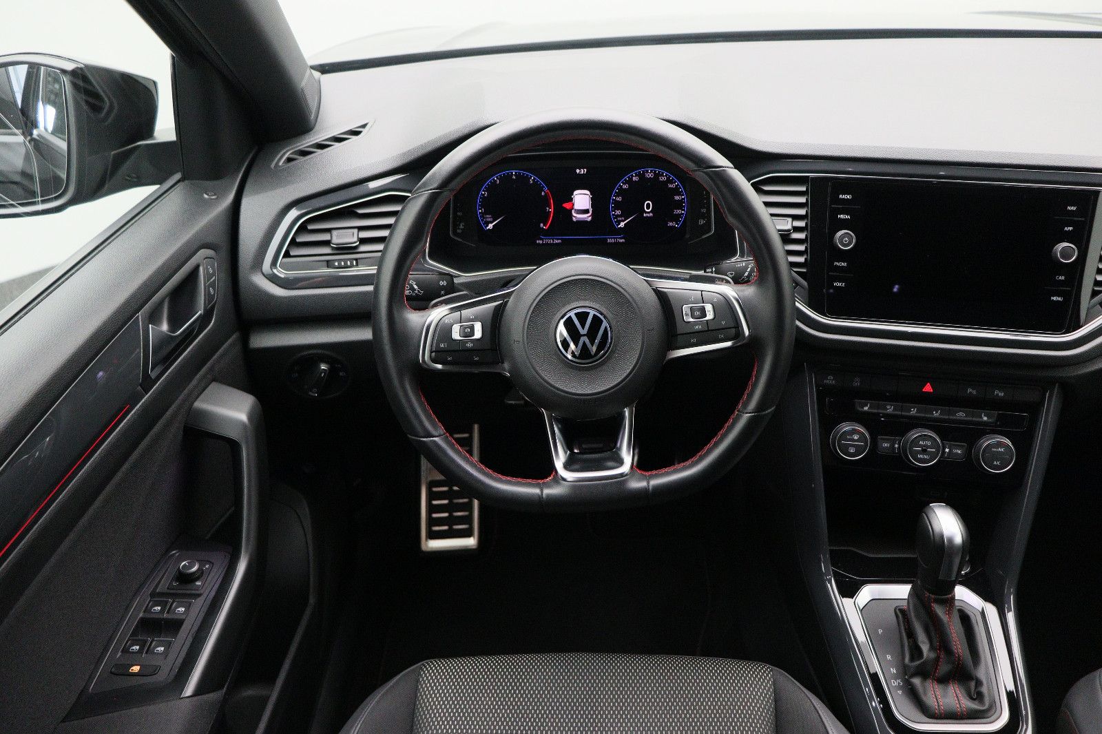 Fahrzeugabbildung Volkswagen T-Roc 1.5 Sport AT NAVI LED ACC