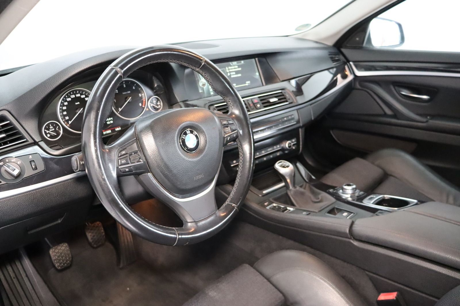 Fahrzeugabbildung BMW 525 d Touring * Navi * Bi-Xenon * Keyless *