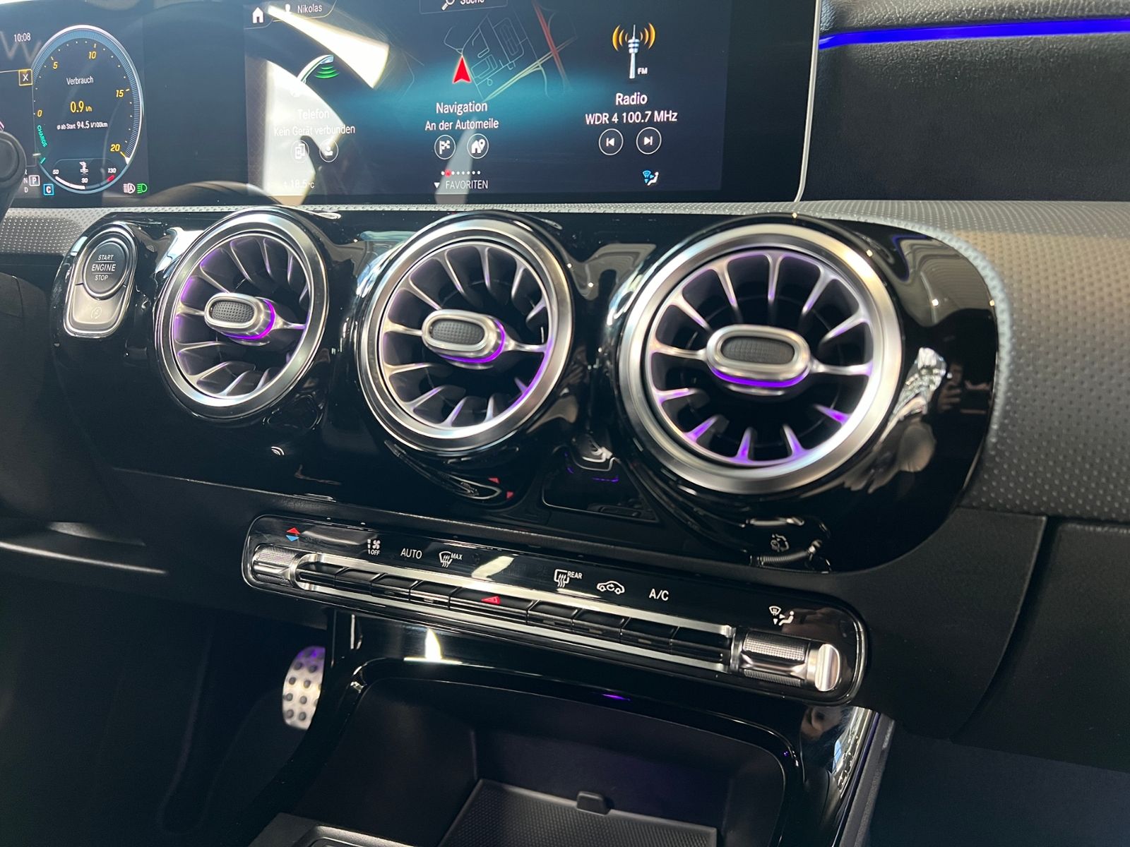 Fahrzeugabbildung Mercedes-Benz A 250 AMG RFK LED Ambiente