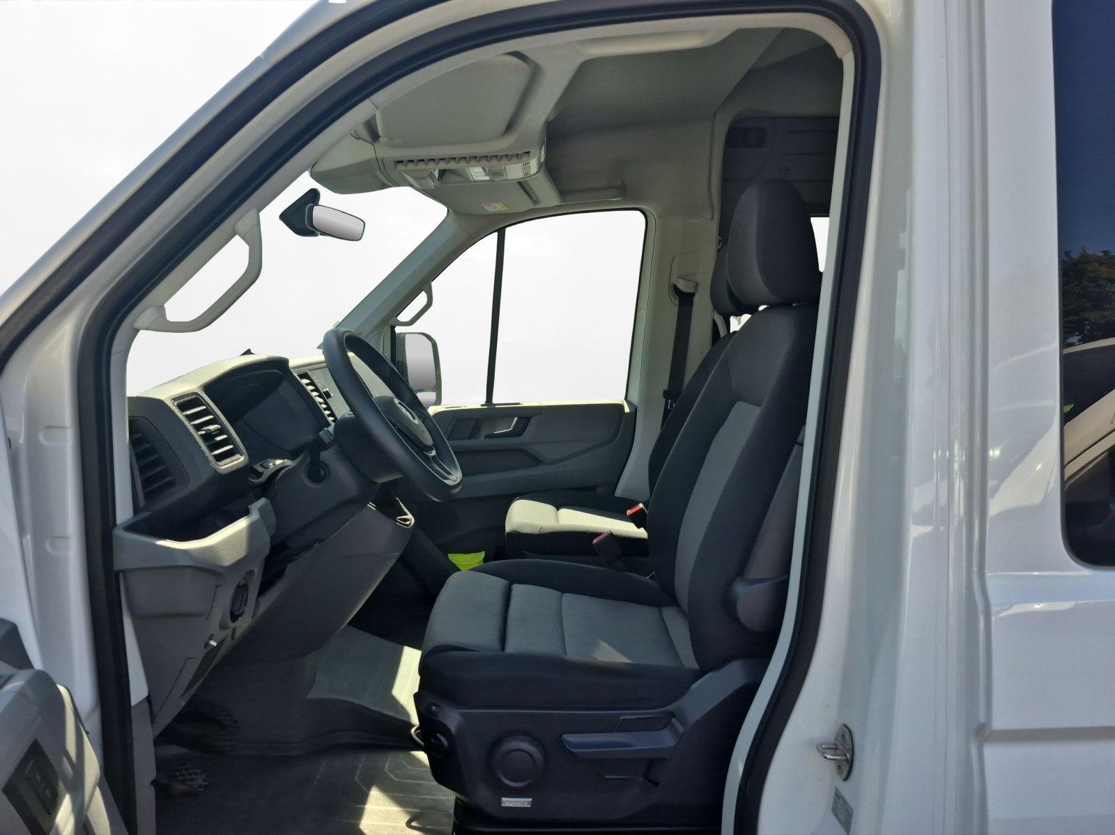 Volkswagen Crafter Kasten 35  8 Sitzplätze, Rollstuhlrampe