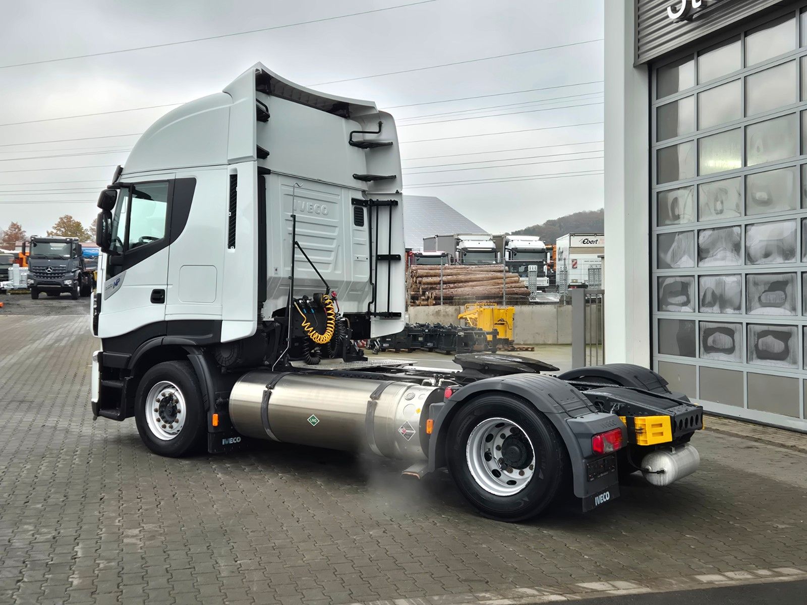 Fahrzeugabbildung Iveco Stralis 460NP LNG Intarder 3 Stück