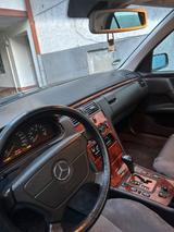 Mercedes-Benz Mercedes E240 - gebrauchte Mercedes-Benz E 240 aus dem Jahr 1999