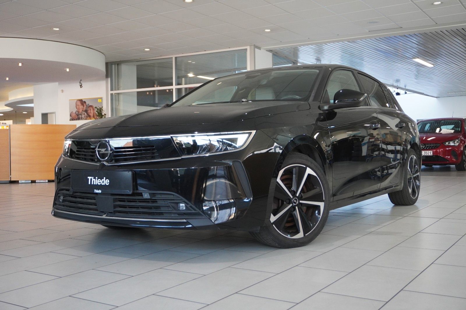 Fahrzeugabbildung Opel Astra L Lim. 1.6 HYBRID ELEGANCE NAVI/KAMERA/AHK