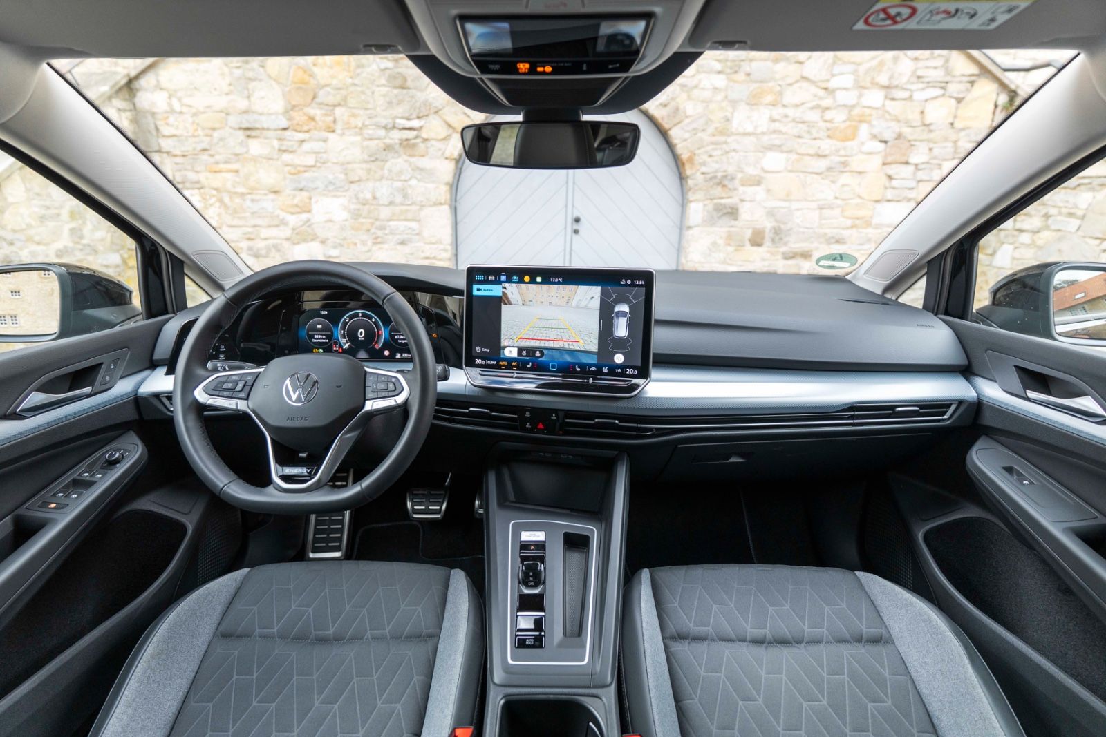Fahrzeugabbildung Volkswagen Golf VIII 2.0 TDI ENERGY ACC LED KAM CARPLAY AHK