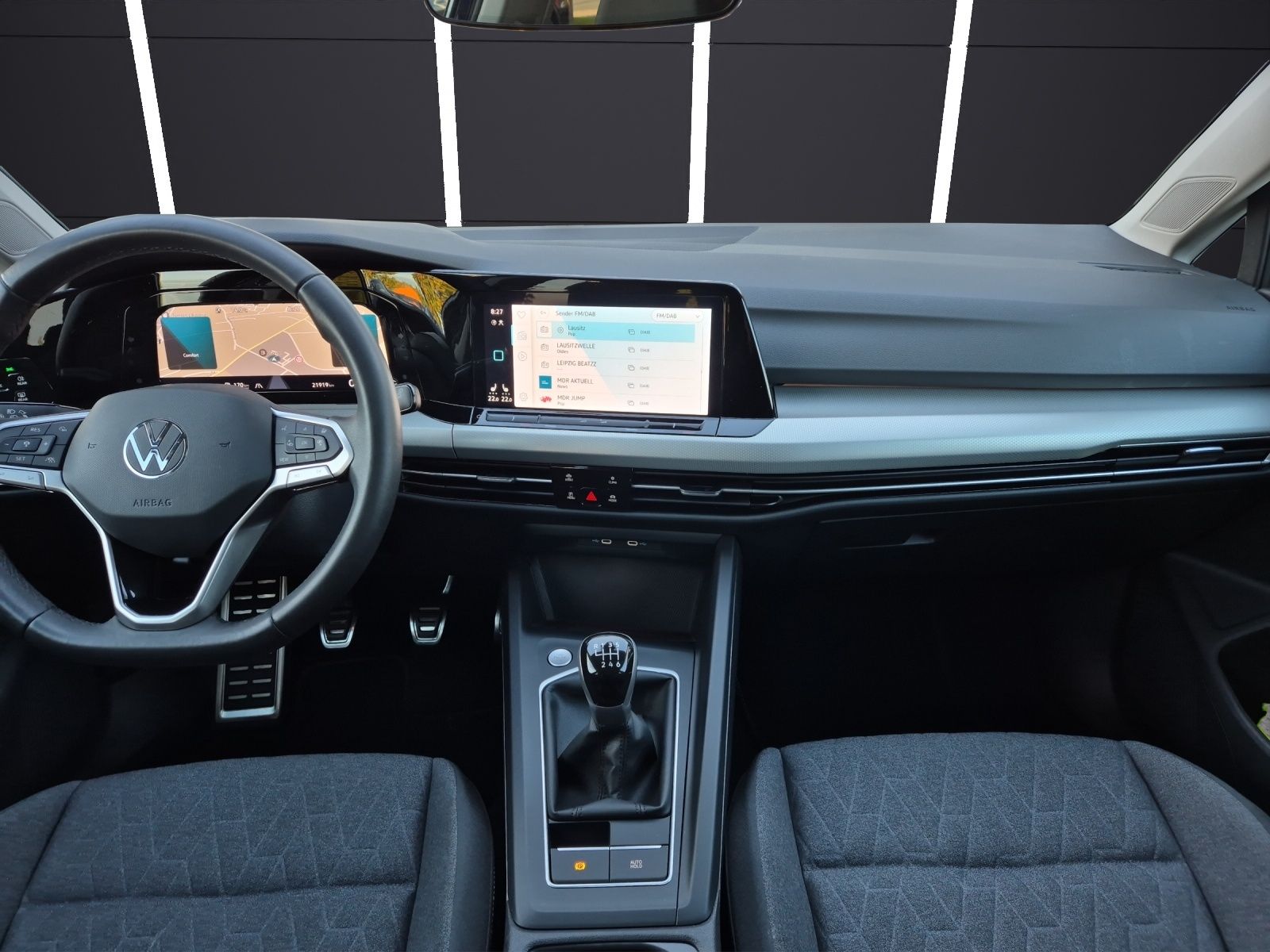 Fahrzeugabbildung Volkswagen Golf VIII Variant TSI Move 1,99% LED AHK Navi AI
