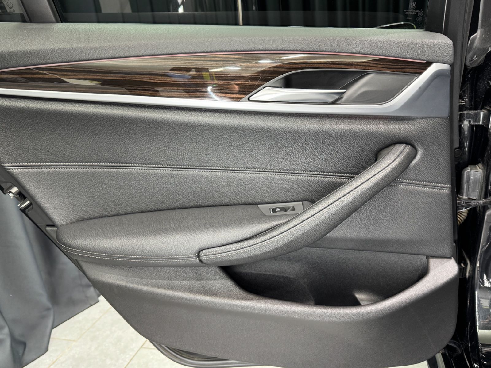 Fahrzeugabbildung BMW M550d xDrive Touring|PANO|NAVI|AHK|1.HAND