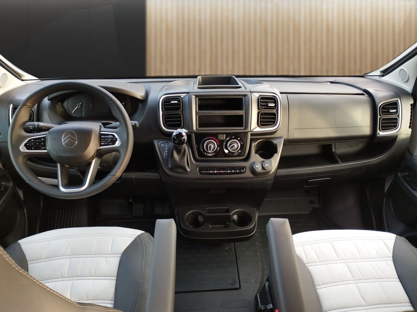 Fahrzeugabbildung Sunlight Adventure Cliff 602 Automatik, Dörr Edition, LTE