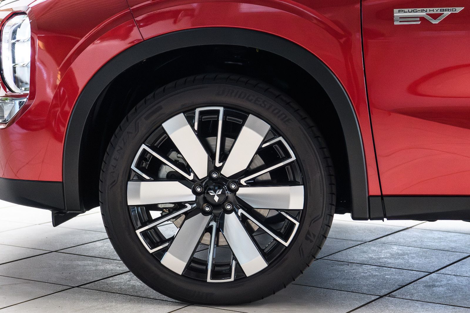 Fahrzeugabbildung Mitsubishi Outlander Intro Edition +4WD+ LED+AHK+Kam+20"