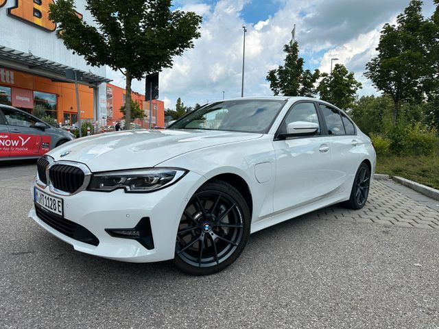 BMW 330e Sport Line Automatik Sport Line