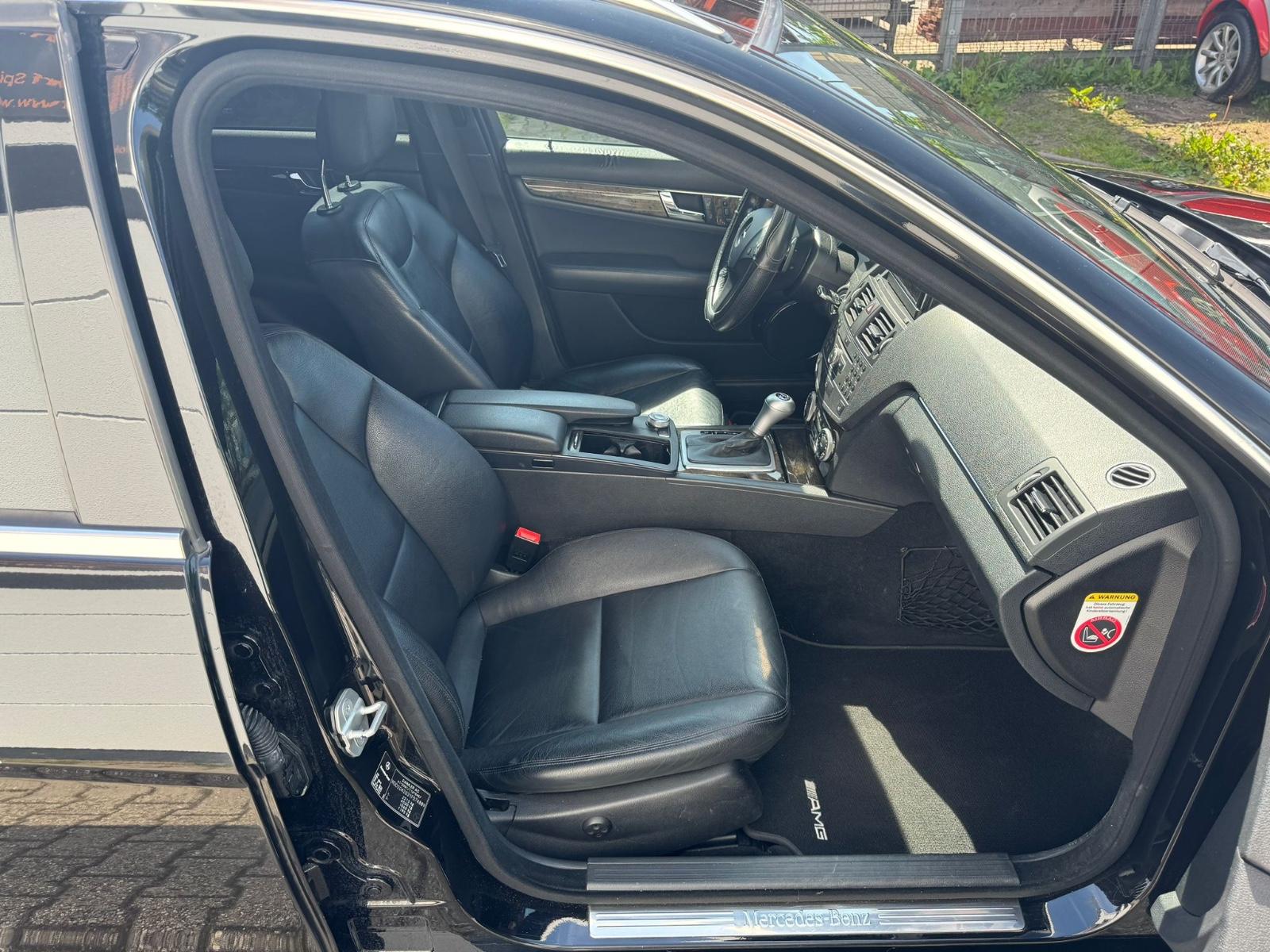 Mercedes-Benz C250 2010 — photo 18