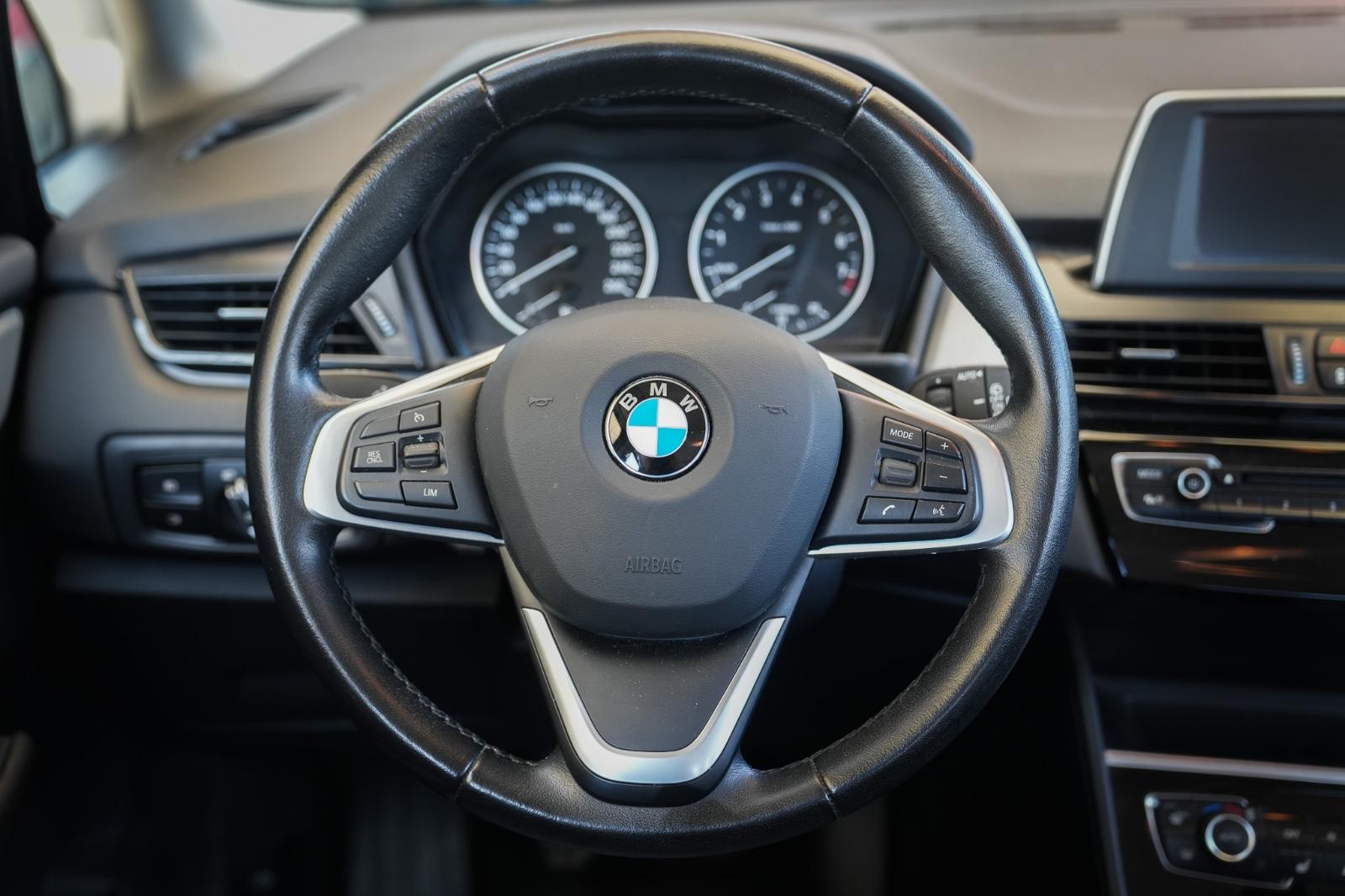BMW 216i Active Tourer *Temp./Klimaaut./AHK*