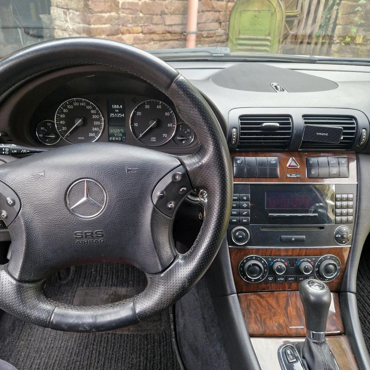 Mercedes-Benz C200 2006 — photo 9