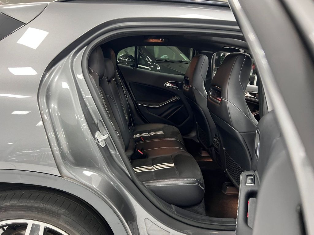 Mercedes-Benz GLA 250 4Matic 7G*AMG*LED*PANO*COMAND*KAMERA*