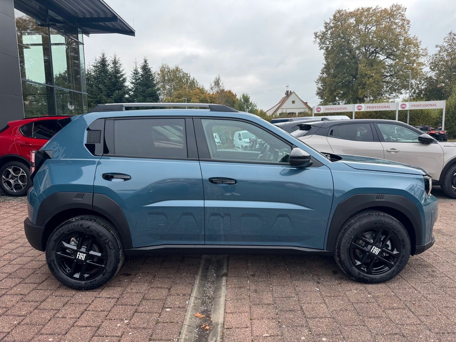 Fahrzeugabbildung Fiat Grande Panda 1.2 Hybrid eDCT Icon Navi Sitzhzg.