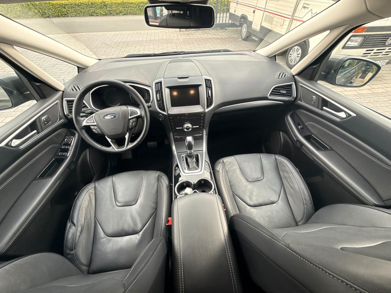 Fahrzeugabbildung Ford S-MAX Titanium 7 Sitzplätze