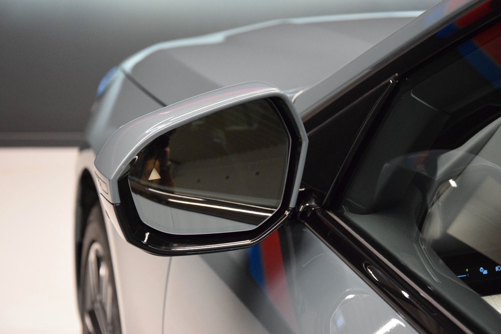 Fahrzeugabbildung BMW 520d xDrive Tour M Sport Pro Iconic Glow Stndhzg