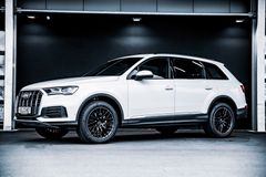 AUDI Q7 50 TDI Quattro - Unfallfrei - Neuwagenzustand