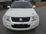 Suzuki Grand Vitara 1.6 Black and White - Suzuki Grand Vitara: V6