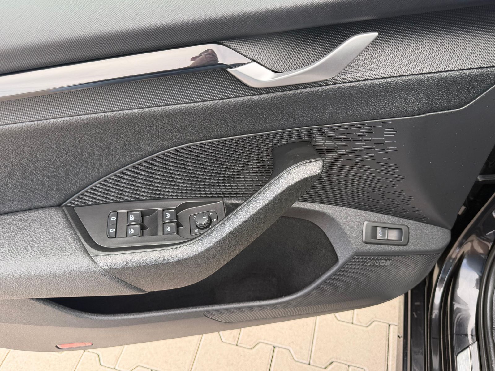 Fahrzeugabbildung SKODA Octavia 2.0 TSI 195 kW RS PANO*MATRIX*AHK*CANTON