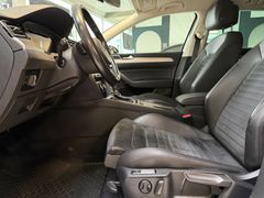 VW Passat Highline 2.Hand/DSG/ACC/AHK/MASSAGE/TOP!