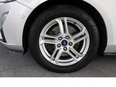 Fahrzeugabbildung Ford Focus Cool & Connect,8-Gang Automatic,Top