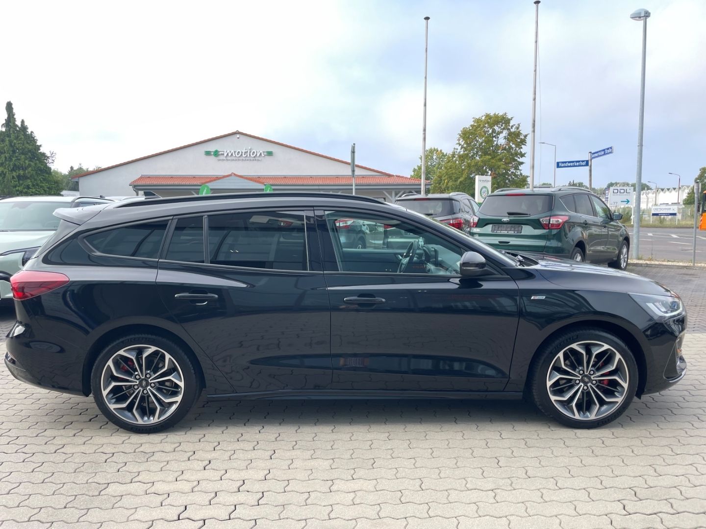 Fahrzeugabbildung Ford Focus Turnier ST-Line X VerkehrszeichenERK Kamer