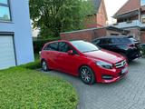 Mercedes-Benz B220, Sunroof, CarPlay, Start-Stop - : Rot, Mercedes
