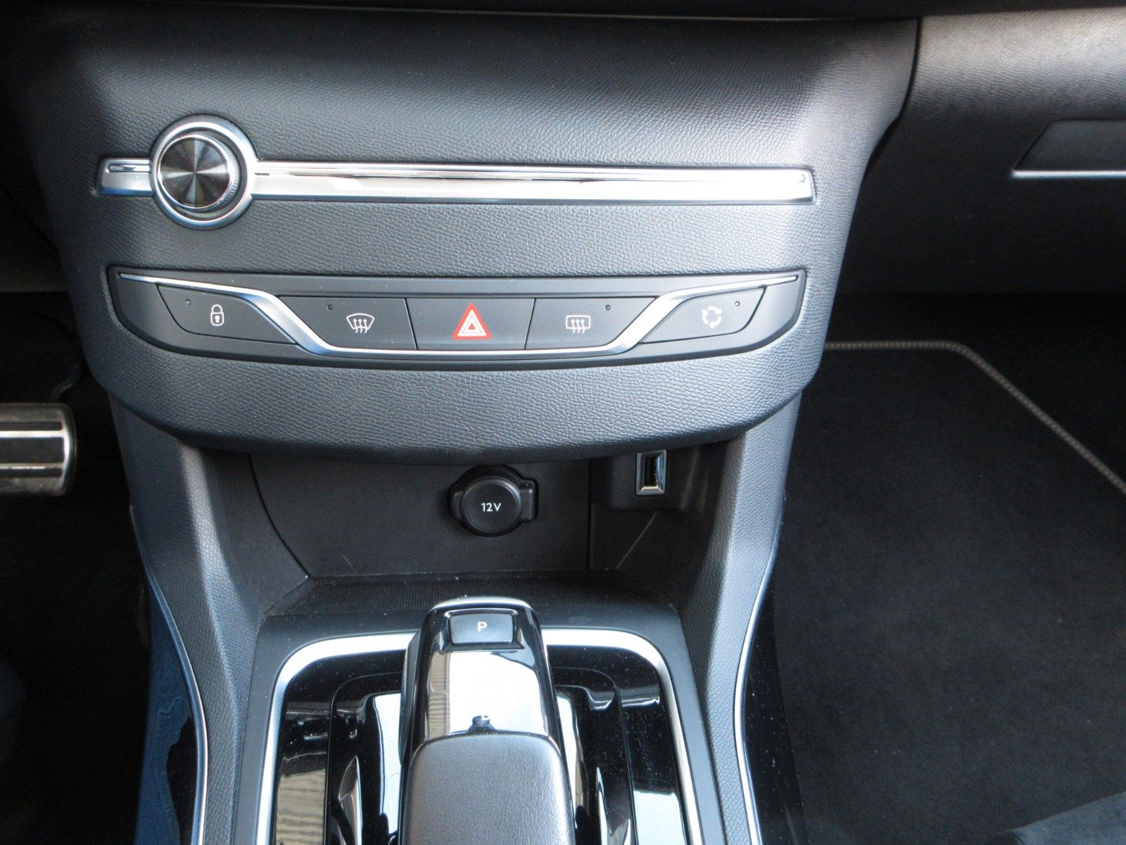 Fahrzeugabbildung Peugeot 308 Allure 1.2T LED/NAVI/R´CAM/PDC/VIRTUAL