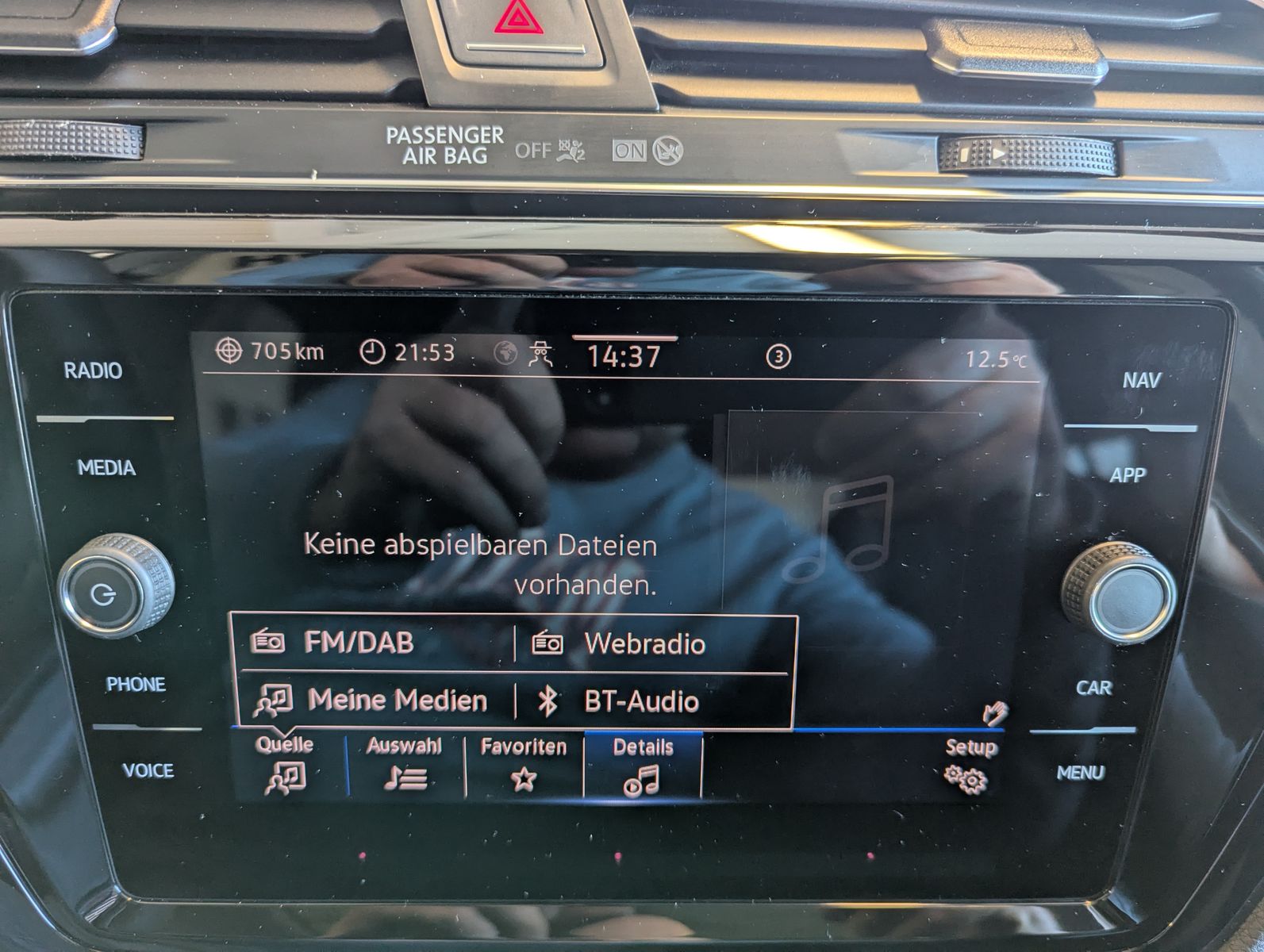 VW Touran 2.0 DSG R-Line High. Pano 7-Si IQ.Dri AHK - Image 44