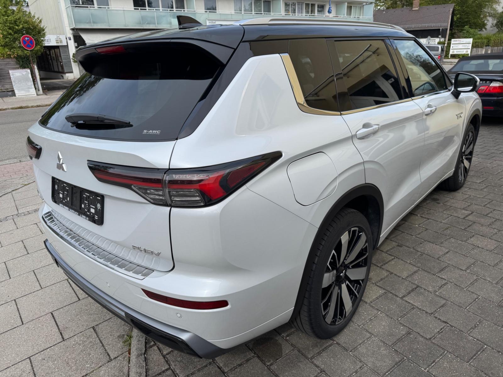 Mitsubishi LUXURY  2.4 PHEV 100 kW S-AWC Top