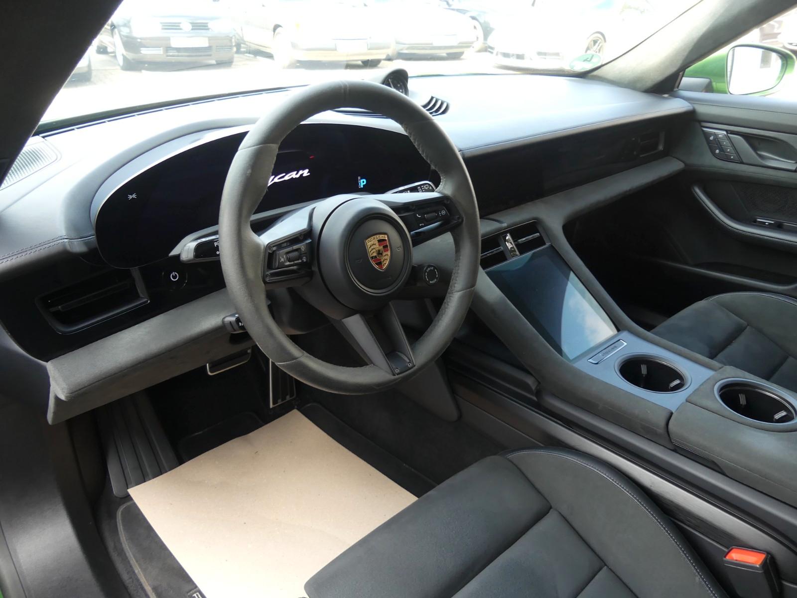 PORSCHE TAYCAN SPORT TURISMO GTS 598ch - 4X4 - TOIT PANORAMIQUE - SONORISATION BOSE - JANTES 21 POUCES - SIÈGES CHAUFFANTS