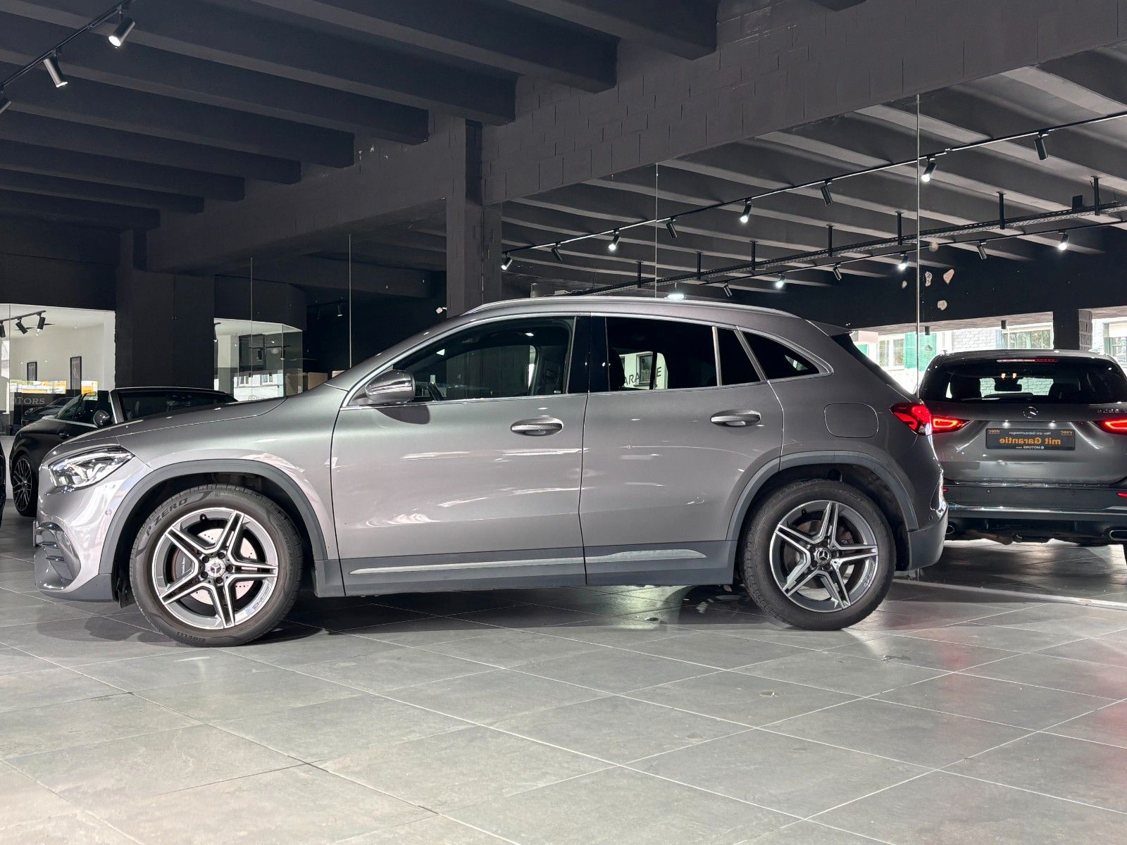 Fahrzeugabbildung Mercedes-Benz GLA 220d //AMG LINE//CARBON/KAMERA/MBUX/AHK/SHZ