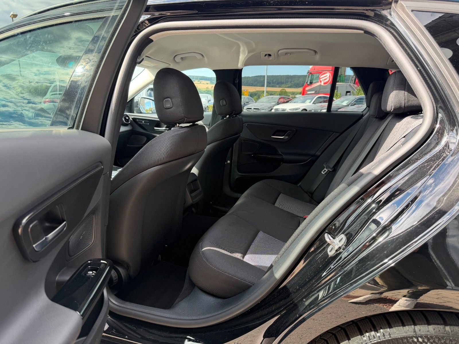 Fahrzeugabbildung Mercedes-Benz C 200d T RFK+SpurhaltA+EinparkP+SpiegelP+LED+IHC