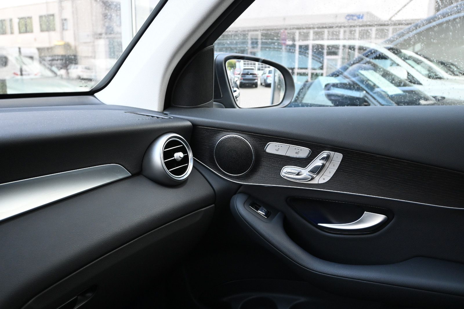 Fahrzeugabbildung Mercedes-Benz GLC 300 de 4MAT. °ACC°AHK°AIRMATIC°HUD°KEYLESS°