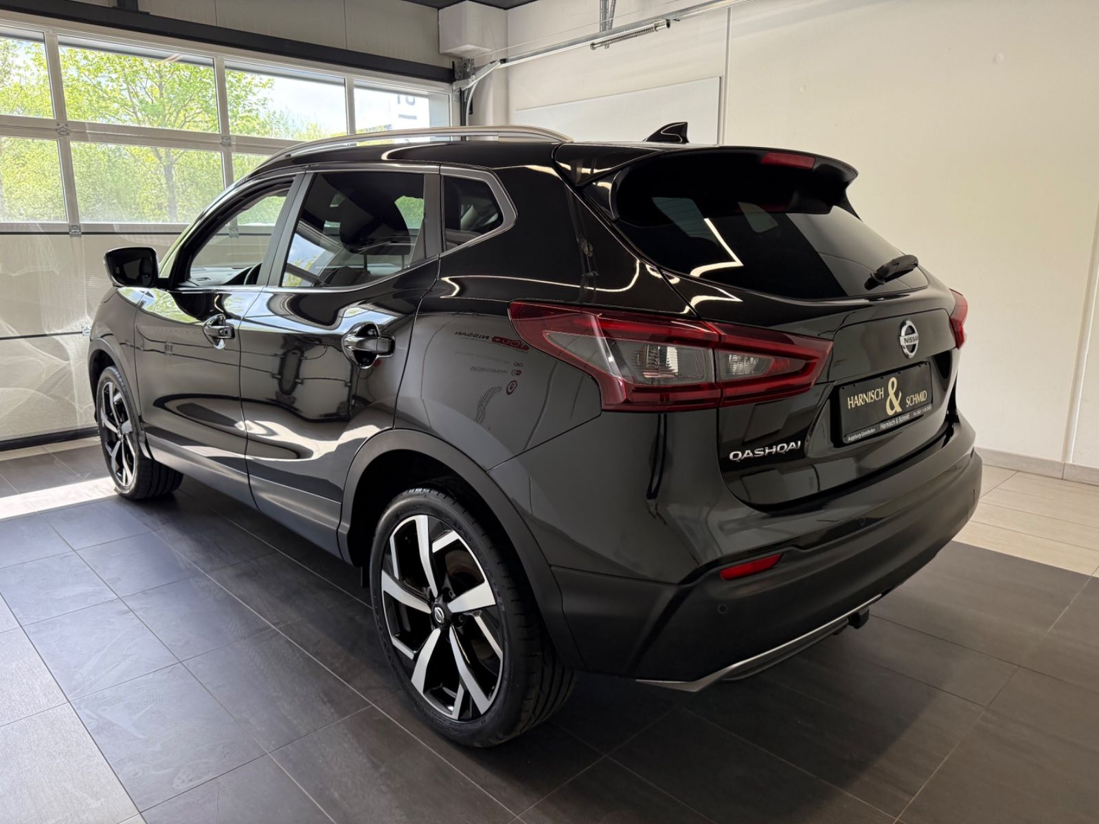 Fahrzeugabbildung Nissan Qashqai Tekna Safety-Shield-Paket 360°