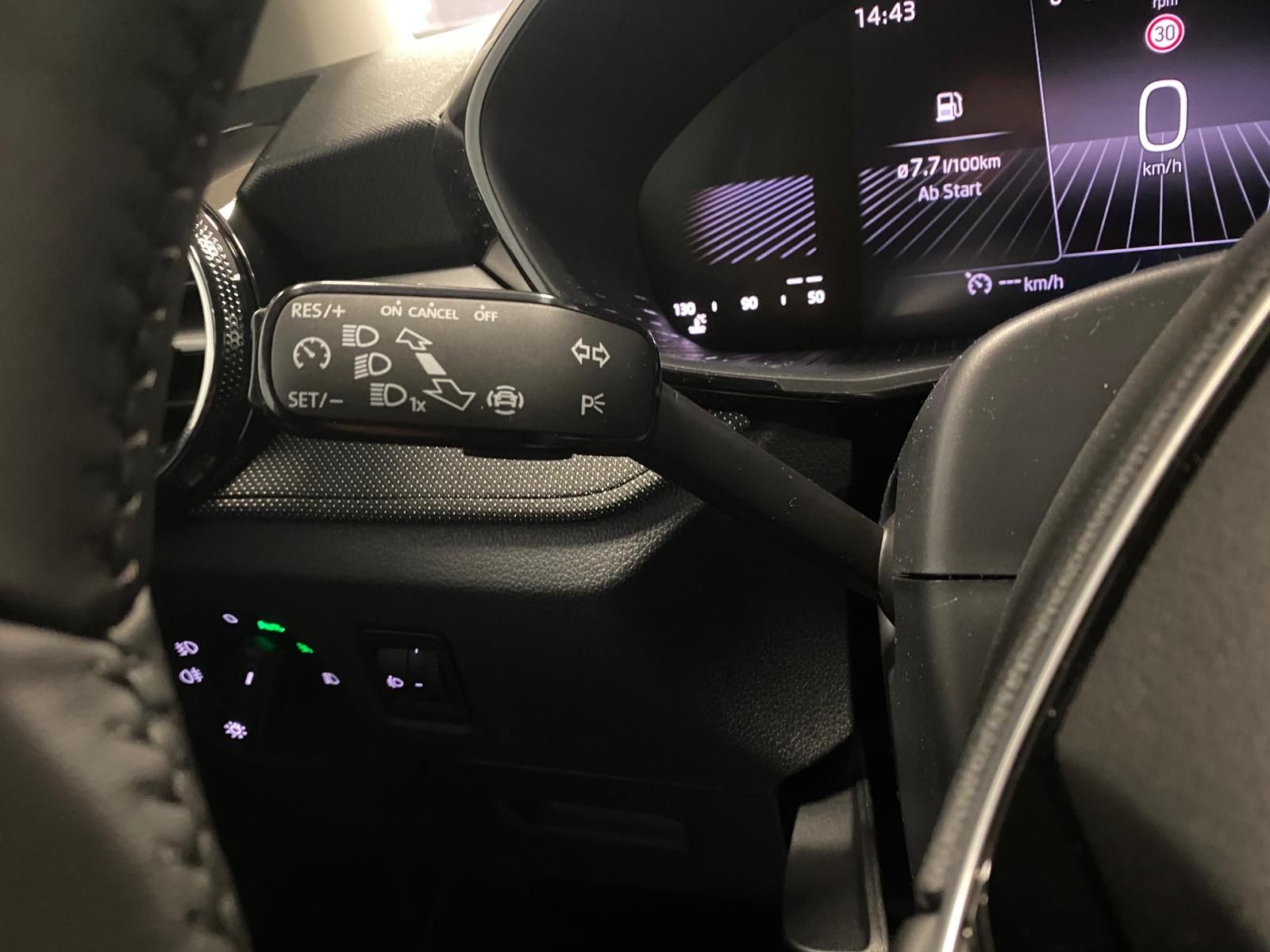 Fahrzeugabbildung SKODA Fabia 1.0 TSI+Garantie 2031+RüKAMERA+ALU+PDC+