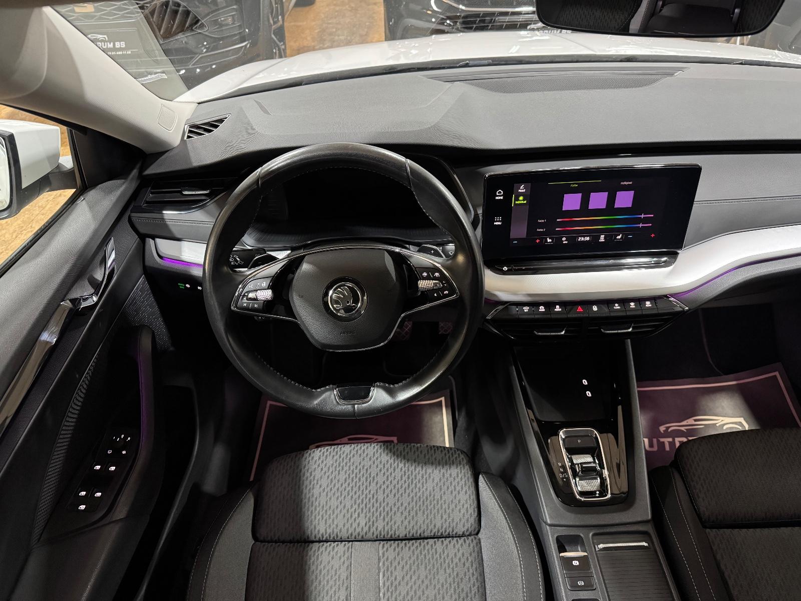 Skoda OctaviaCombiClever 2.0TDI DSG/STHEIZ/AHK/MATRIX