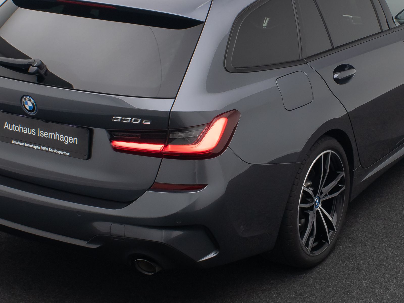 Fahrzeugabbildung BMW 330e M Sport Laser DAB HUD 360° Panorama AHK 19"