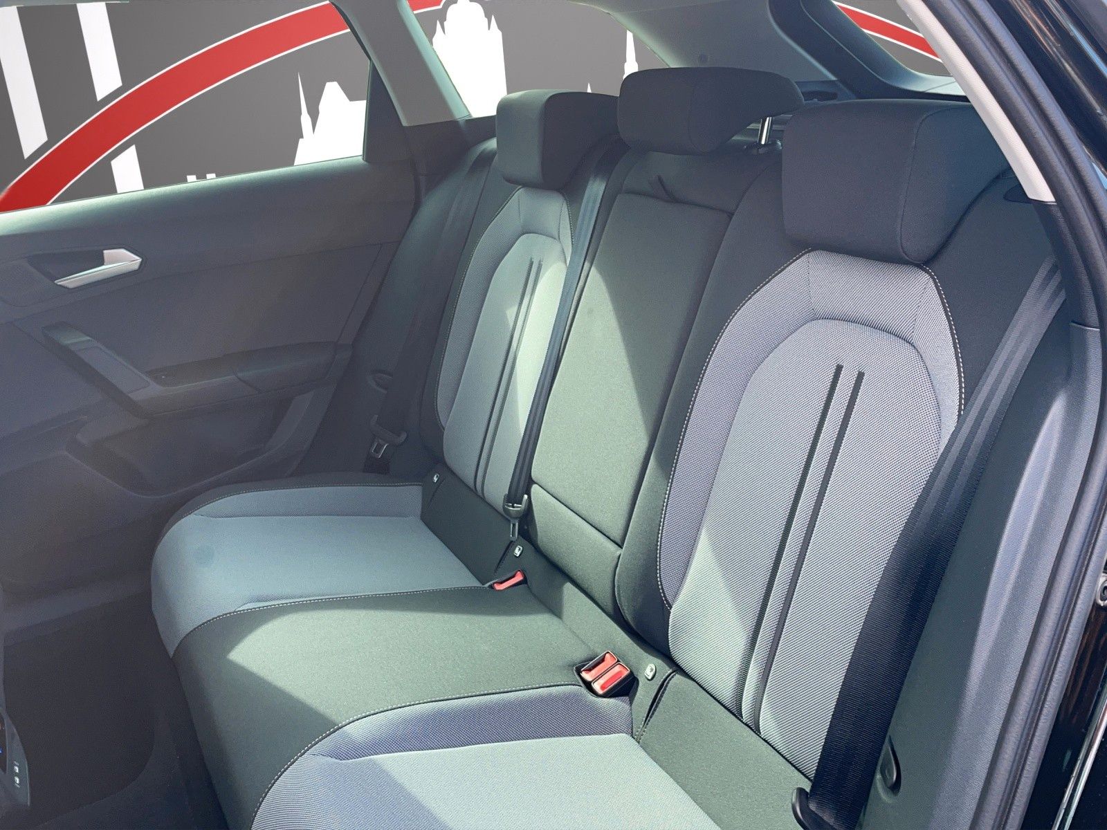 Fahrzeugabbildung SEAT Leon Sportstourer 1.5 eTSI DSG NAVI/LED/ACC/RFK