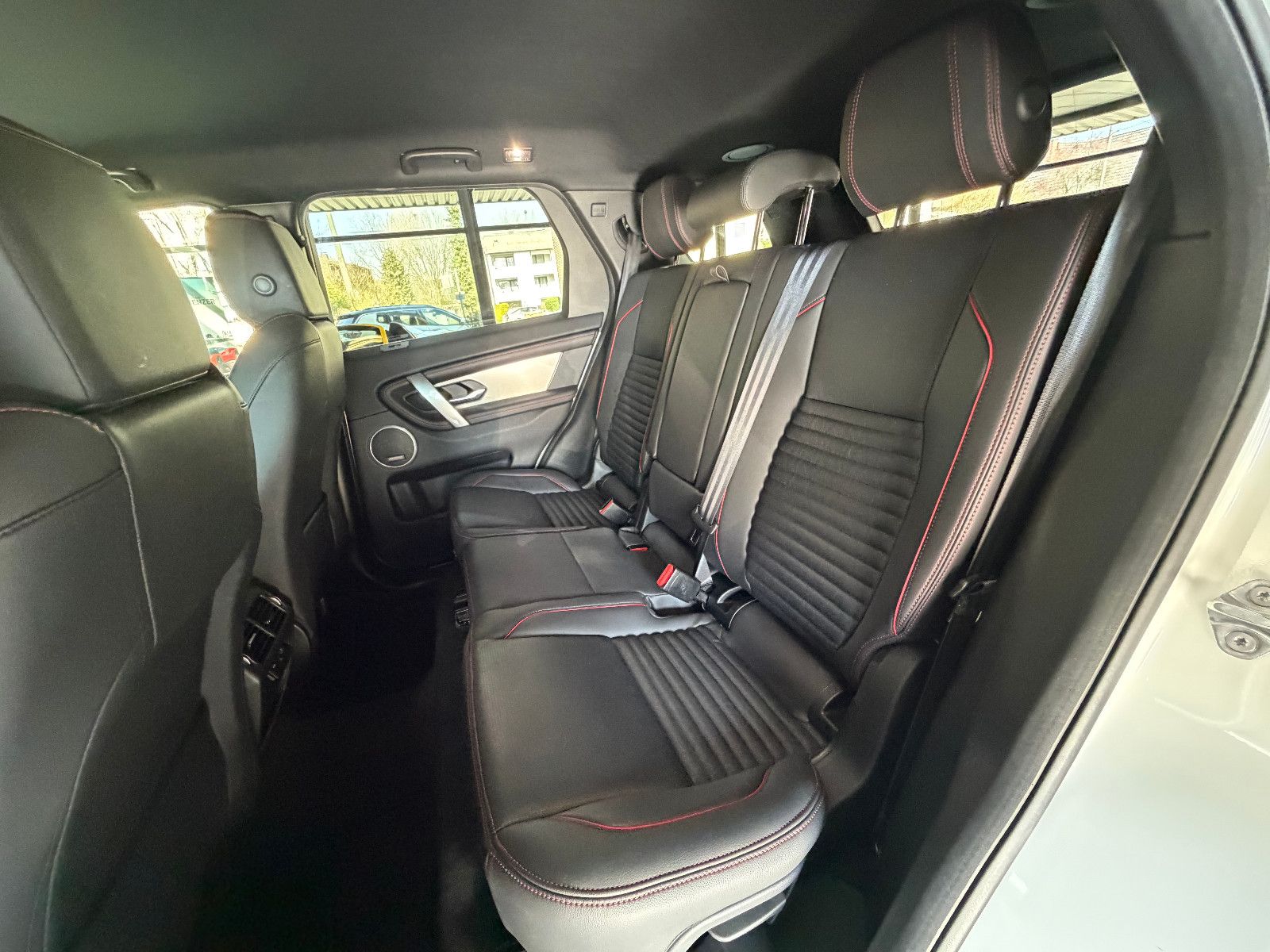Fahrzeugabbildung Land Rover Discovery Sport R-Dynamic /MERIDIAN/CARPLAY/KAM