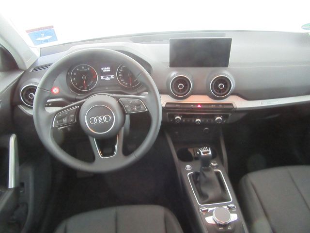 Q2 S-Line 35 TFSI NAV KAM KLI SHZ LED