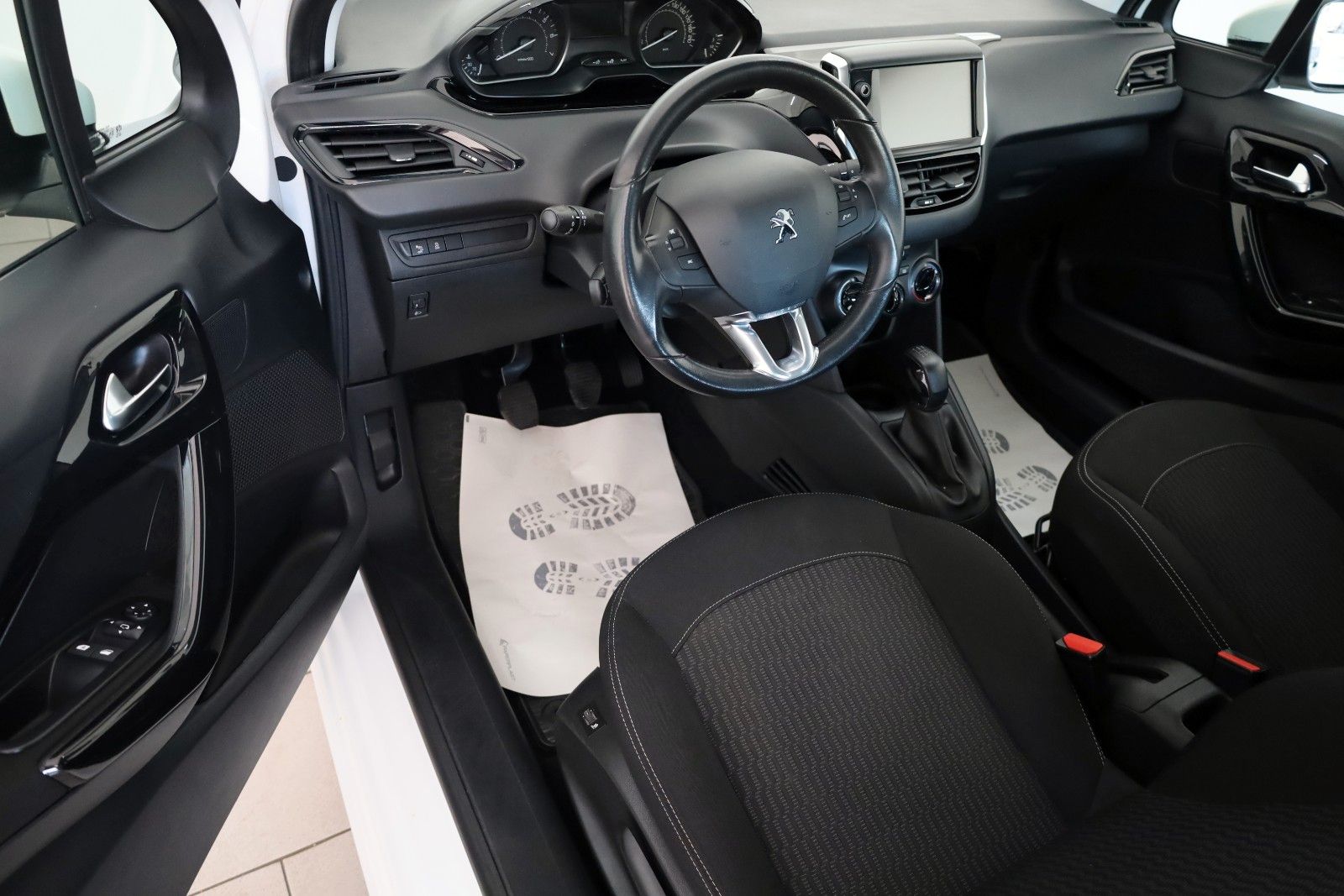 Fahrzeugabbildung Peugeot 208 Active Klima,SH,PDC,SR+WR