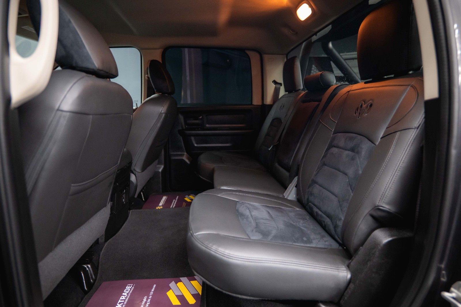 Fahrzeugabbildung Dodge RAM 5.7 V8 HEMI 4x4 OFFROAD Night-Paket *LED*AHK