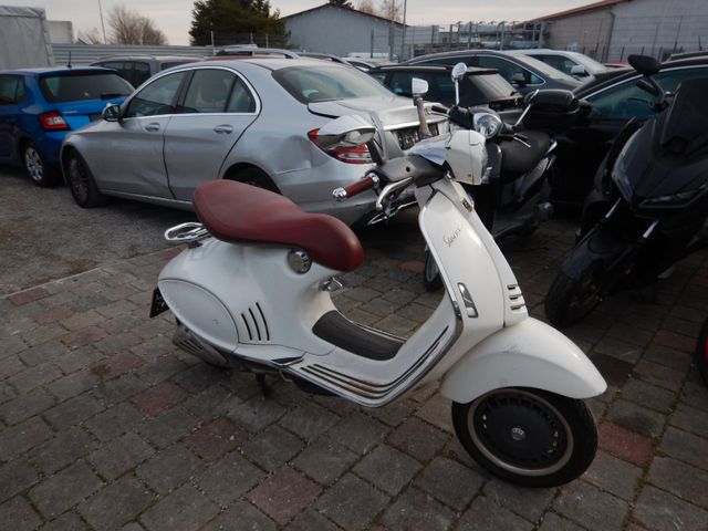 Vespa 946