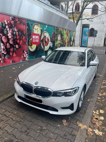 BMW 320d Autom. / Scheckheft nur bei BMW / Wenig KM/