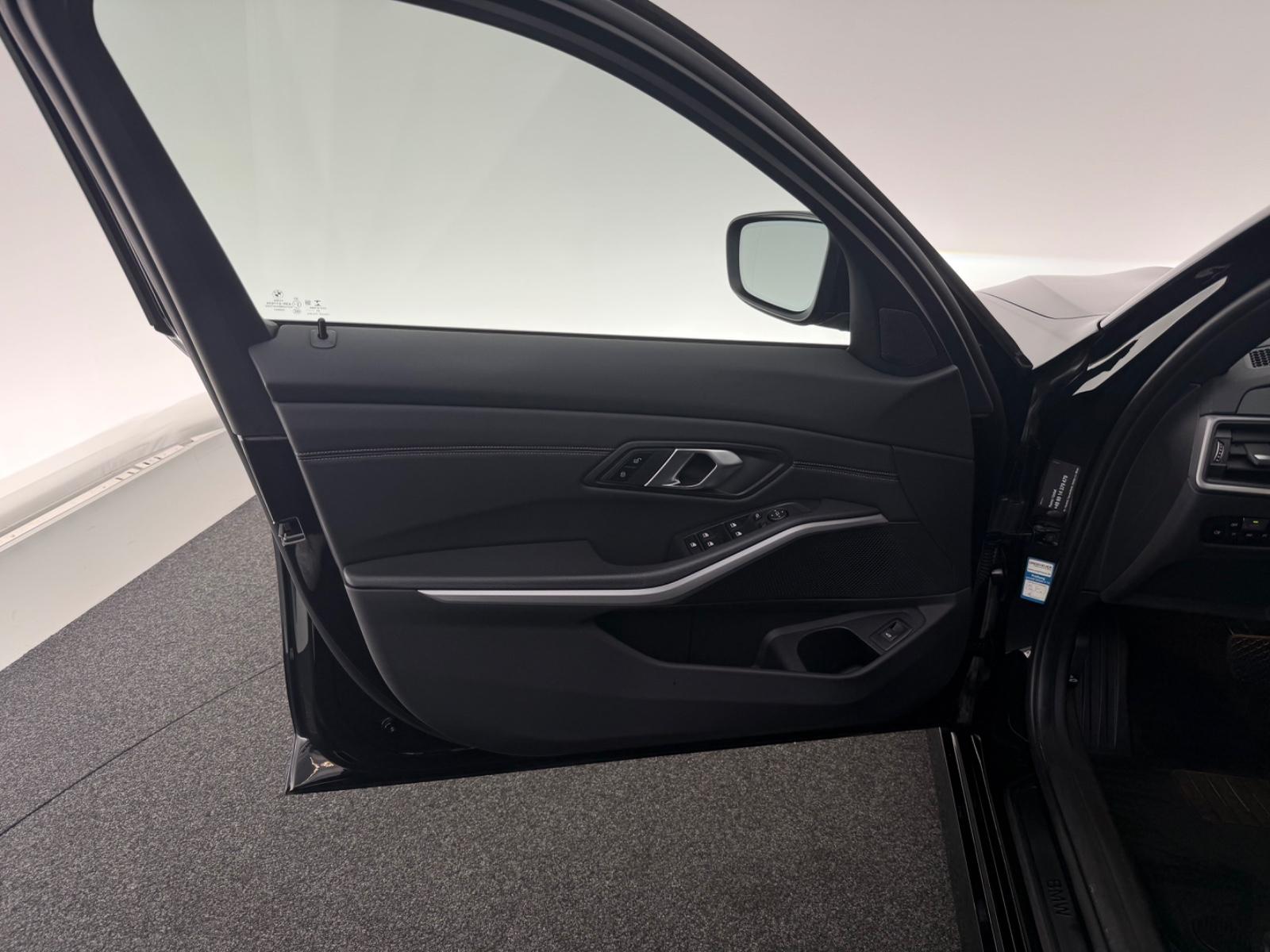 BMW 320 i Touring*ADVANTAGE*LED-STHZ-HiFi-LHZ-PANO, миниатюра 24