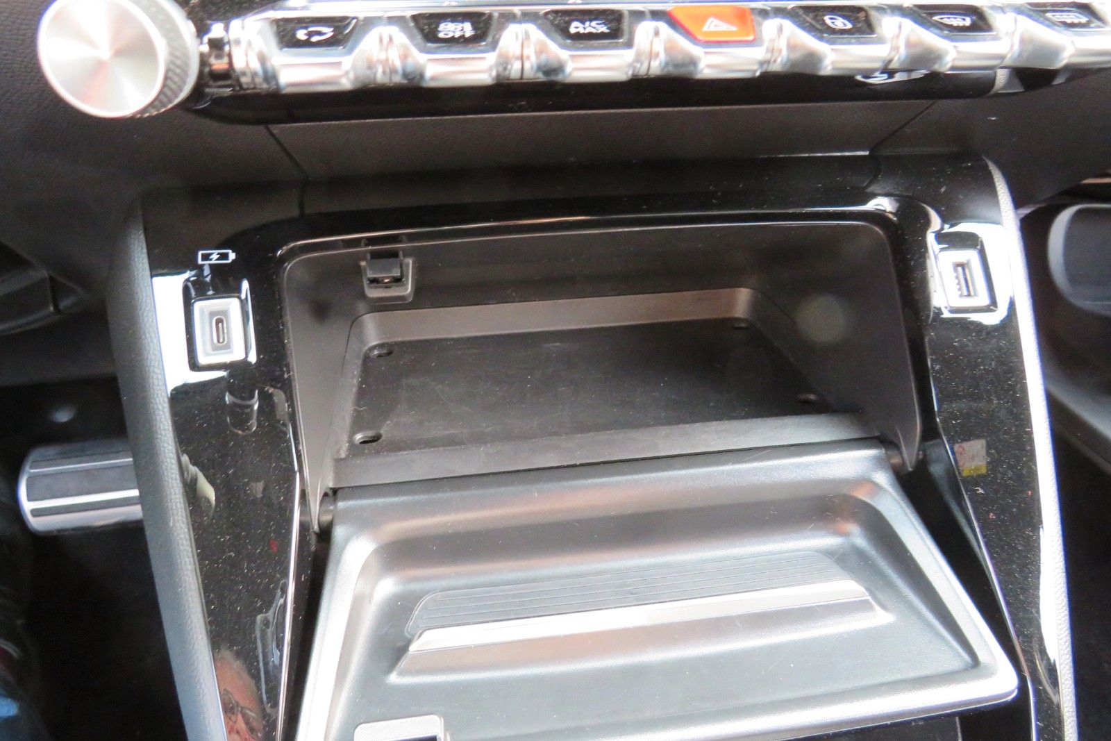 Fahrzeugabbildung Peugeot 2008 e- GT PDC KAMERA NAVI SITZH.