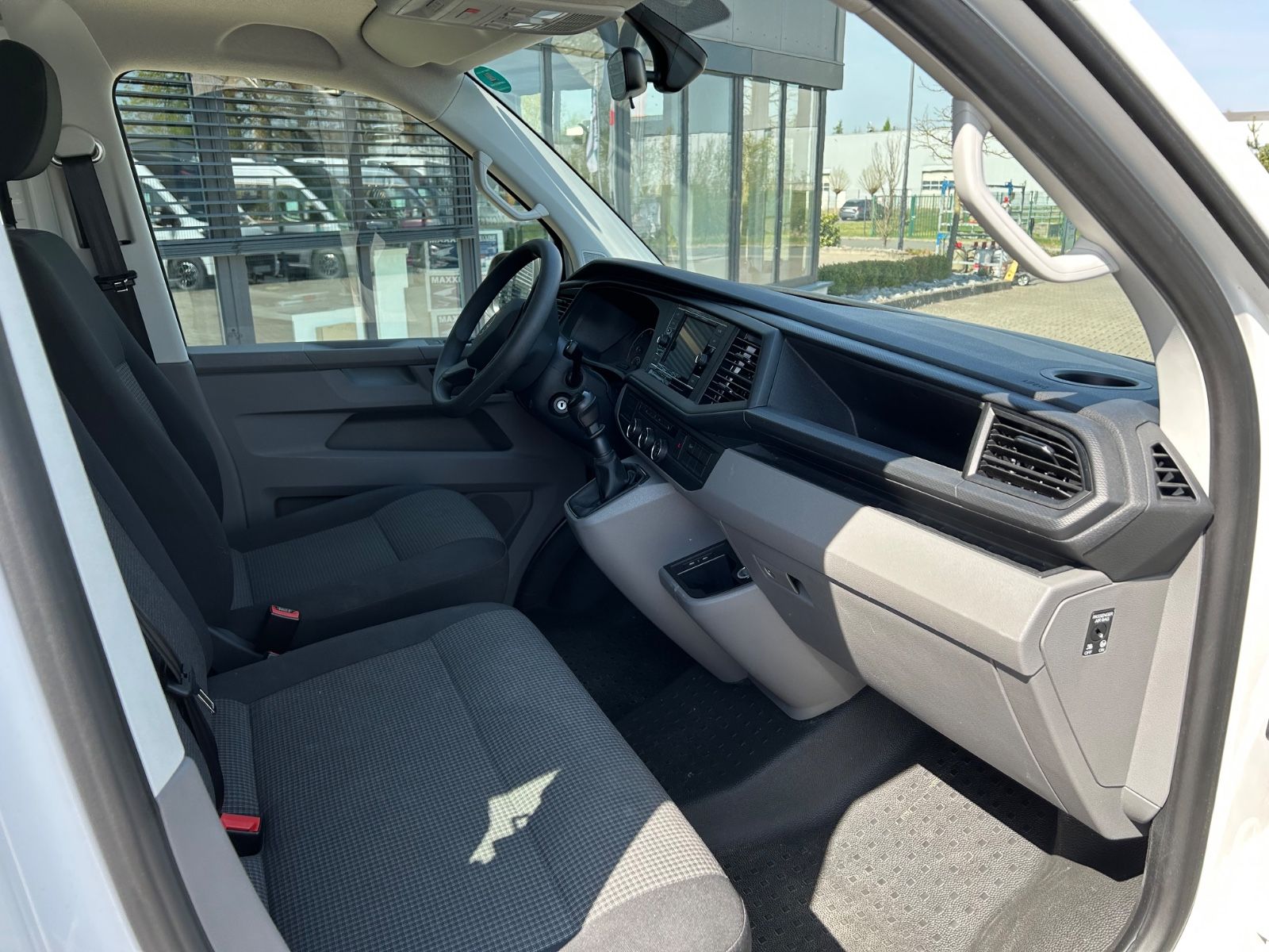 Fahrzeugabbildung Volkswagen T6 Kombi TDI / Sitzh. Komfort Paket