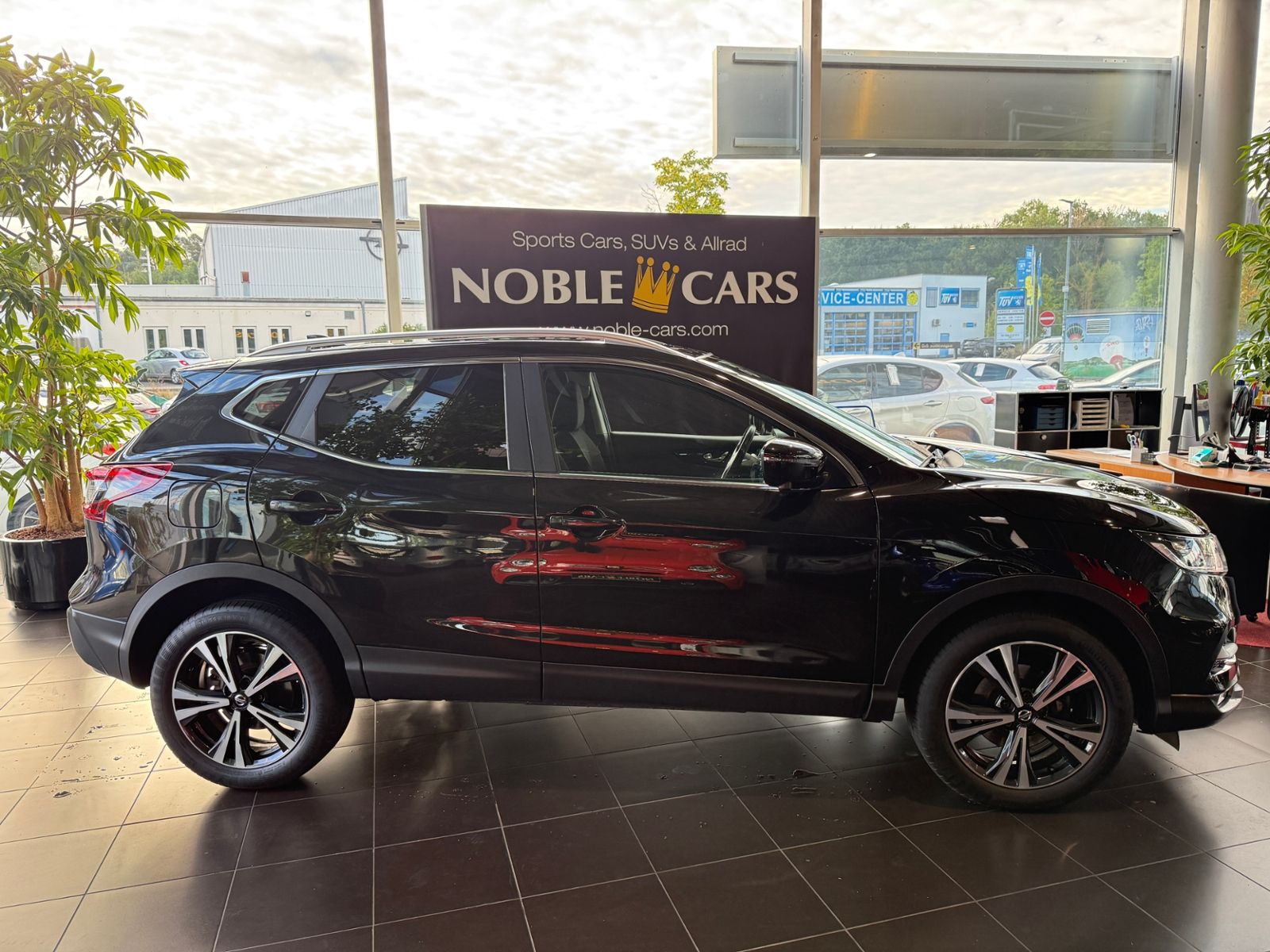 Fahrzeugabbildung Nissan Qashqai 1.3 DIG-T DCT ZAMA PANO NAV SHZ