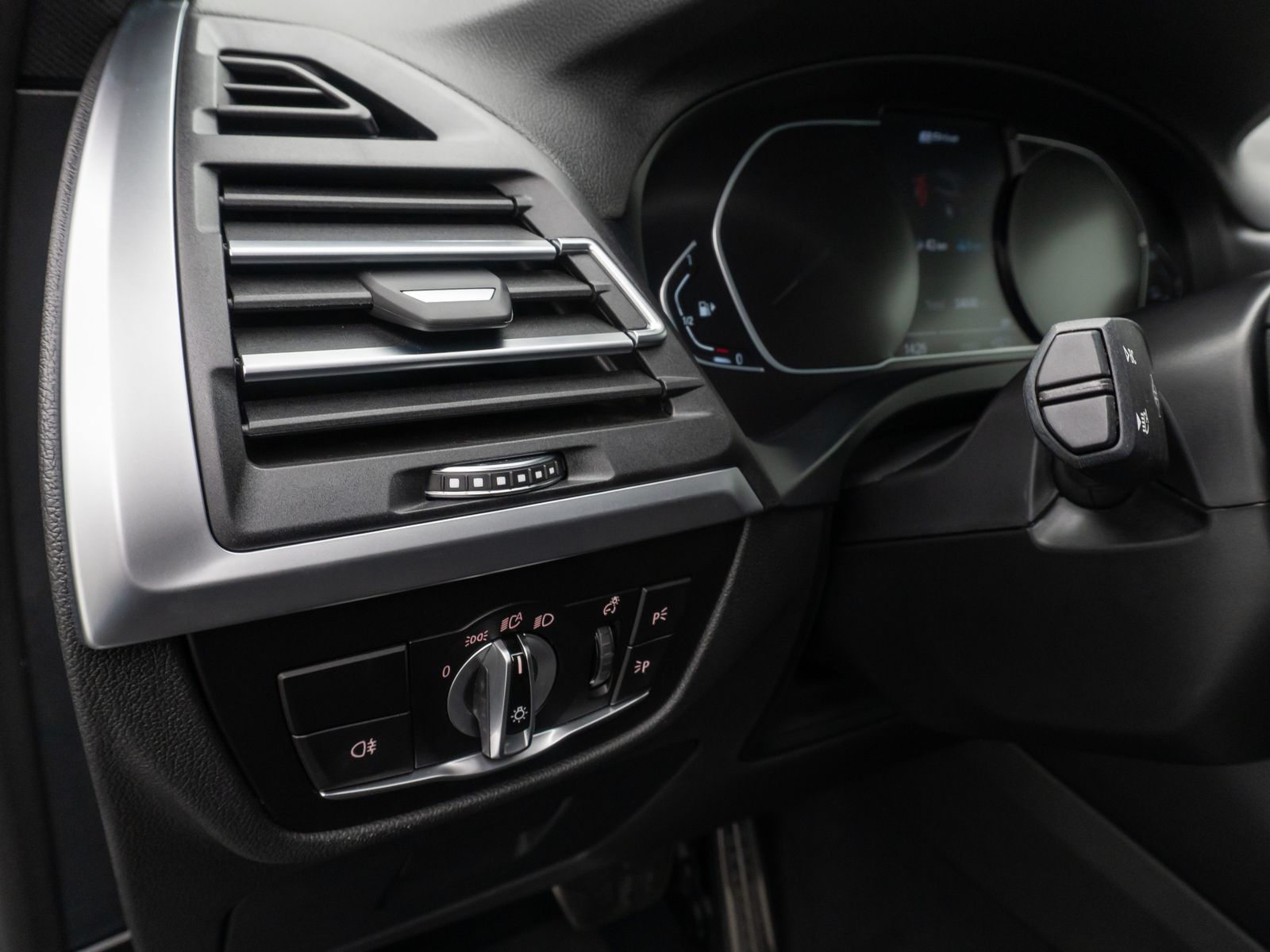 Fahrzeugabbildung BMW X3 xD30e M Sport DAB Kamera HiFi LED DriveAs 19"